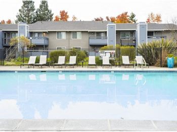 Swimming Pool | Park Vue Apartments in Santa Rosa, CA 95403